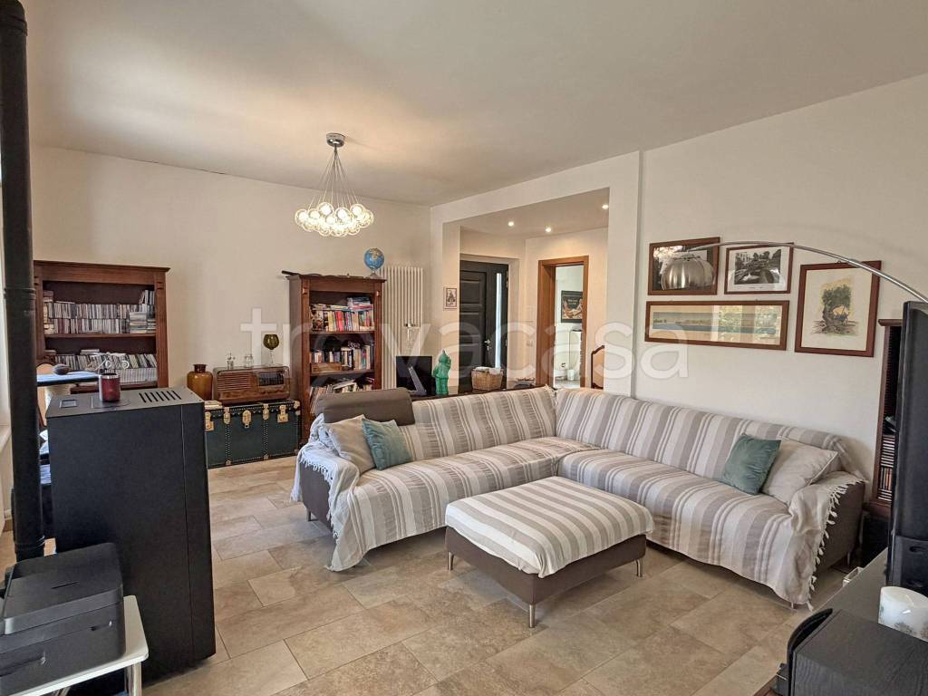 casa indipendente in vendita a Ponte dell'Olio in zona Castione