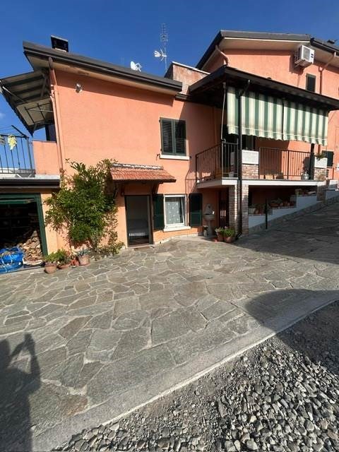 casa indipendente in vendita a Ponte dell'Olio in zona Castione