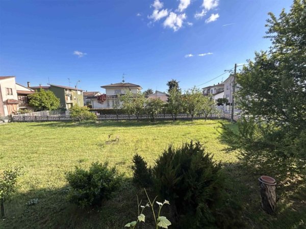 terreno edificabile in vendita a Pontenure