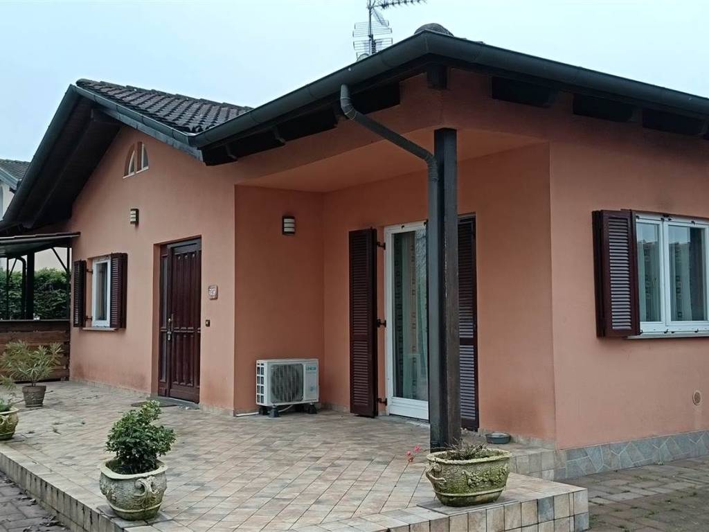 casa indipendente in vendita a Pontenure in zona Muradello