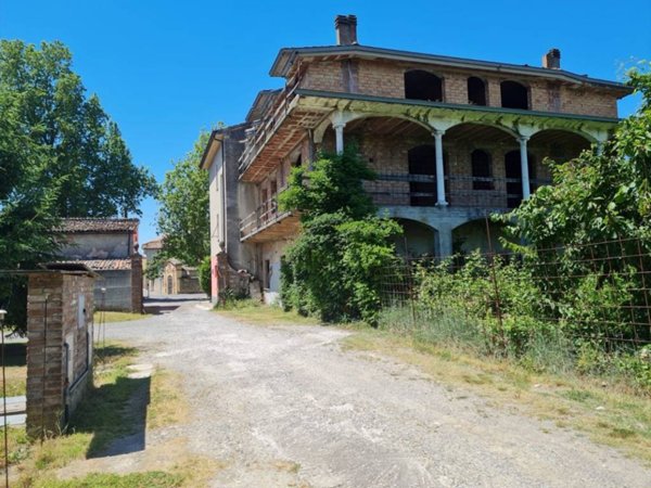 intera palazzina in vendita a Rivergaro in zona Pieve Dugliara
