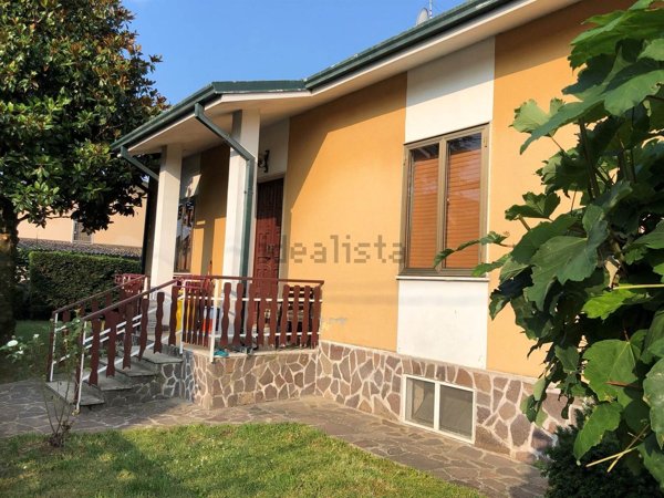 casa indipendente in vendita a Rivergaro in zona Niviano