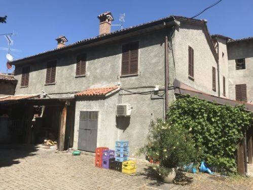 intera palazzina in vendita a Rivergaro in zona Niviano