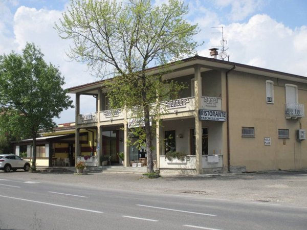 intera palazzina in vendita a Rivergaro in zona Niviano