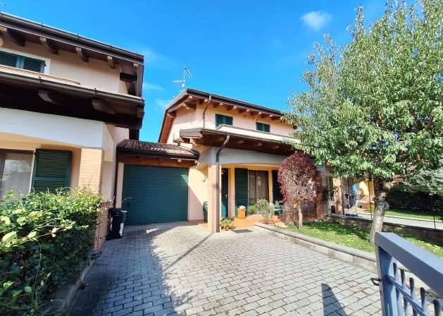 casa indipendente in vendita a Rivergaro in zona Ottavello