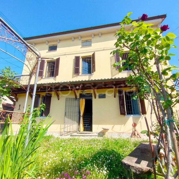 casa indipendente in vendita a Rivergaro in zona Niviano