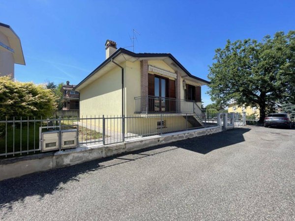 casa indipendente in vendita a Rivergaro in zona Larzano