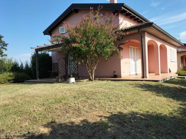 casa indipendente in vendita a Rivergaro in zona Suzzano
