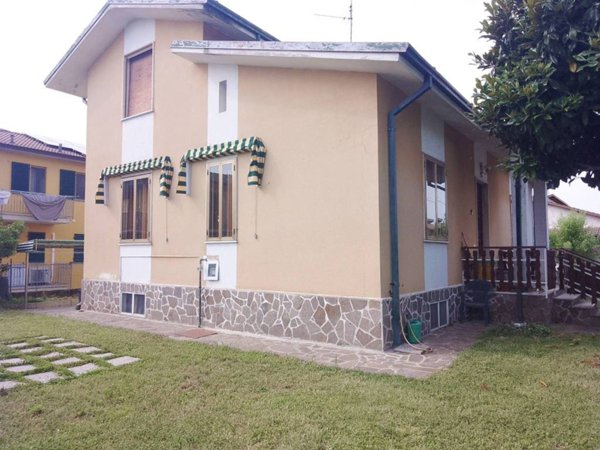 casa indipendente in vendita a Rivergaro in zona Niviano