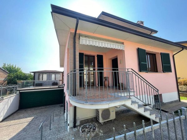 casa indipendente in vendita a Rivergaro in zona Niviano