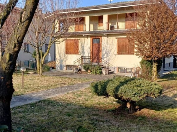 casa indipendente in vendita a Rivergaro in zona Niviano