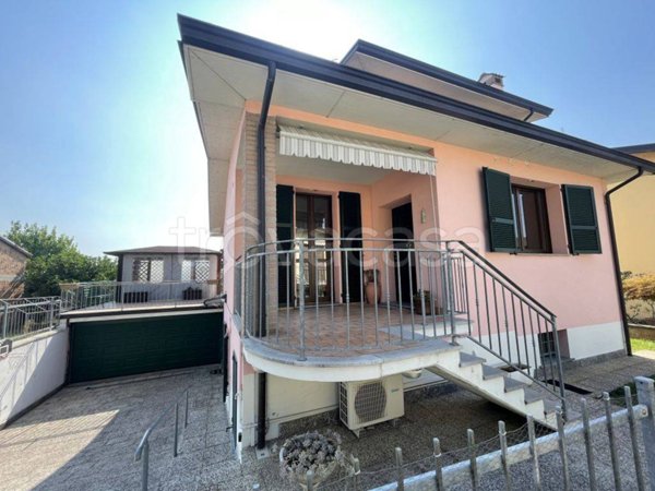 casa indipendente in vendita a Rivergaro in zona Niviano