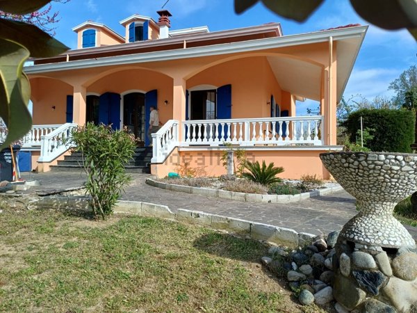 casa indipendente in vendita a Rivergaro