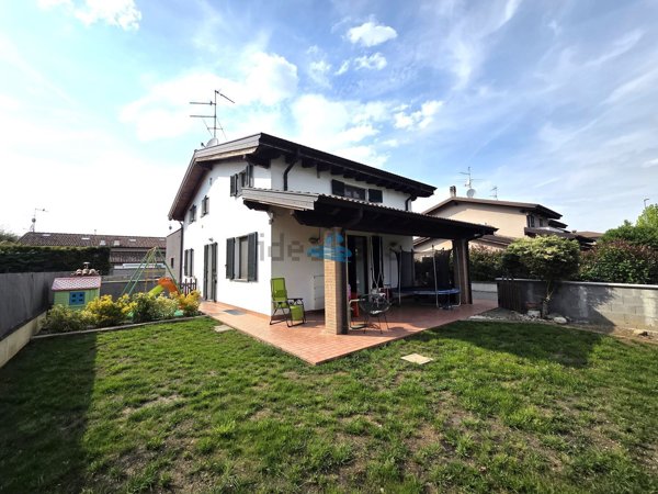 casa indipendente in vendita a Rivergaro in zona Ottavello