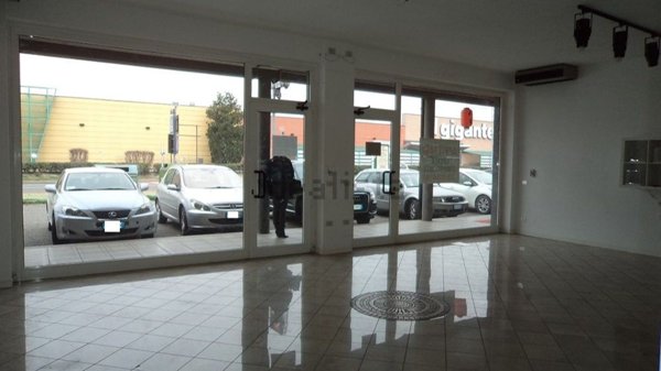 negozio in vendita a Rottofreno