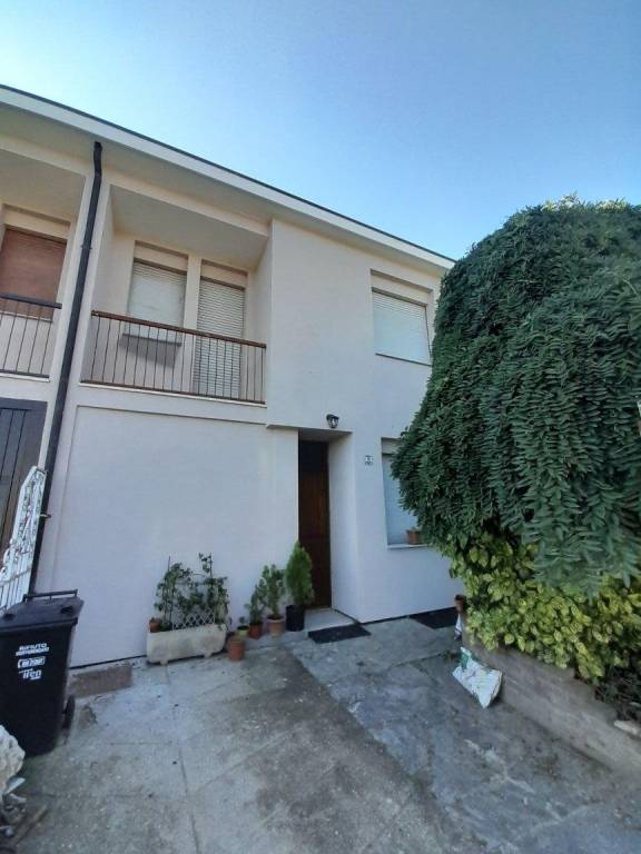 casa indipendente in vendita a Rottofreno
