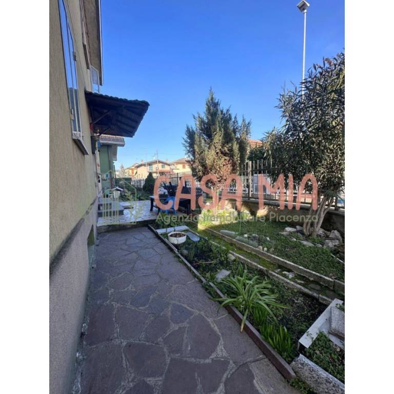 casa indipendente in vendita a Rottofreno
