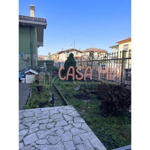 casa indipendente in vendita a Rottofreno