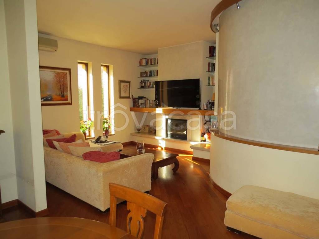 casa indipendente in vendita a Rottofreno