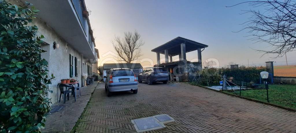 casa indipendente in vendita a Rottofreno