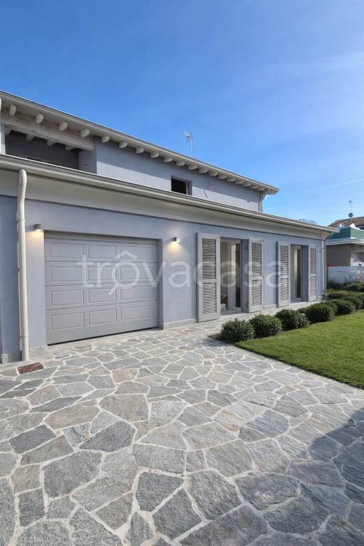 casa indipendente in vendita a Rottofreno