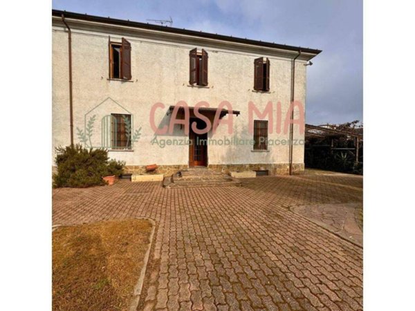 casa indipendente in vendita a Rottofreno