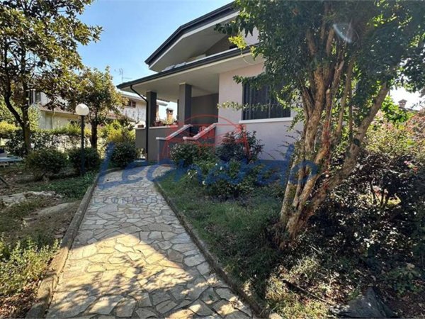 casa indipendente in vendita a Rottofreno