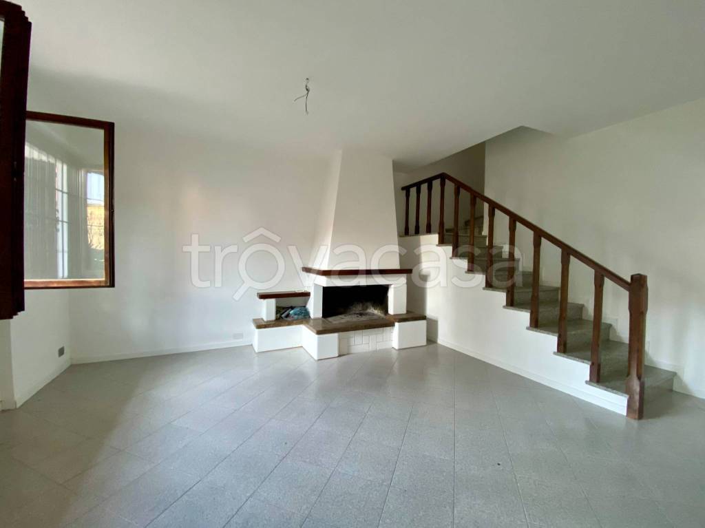 casa indipendente in vendita a Rottofreno