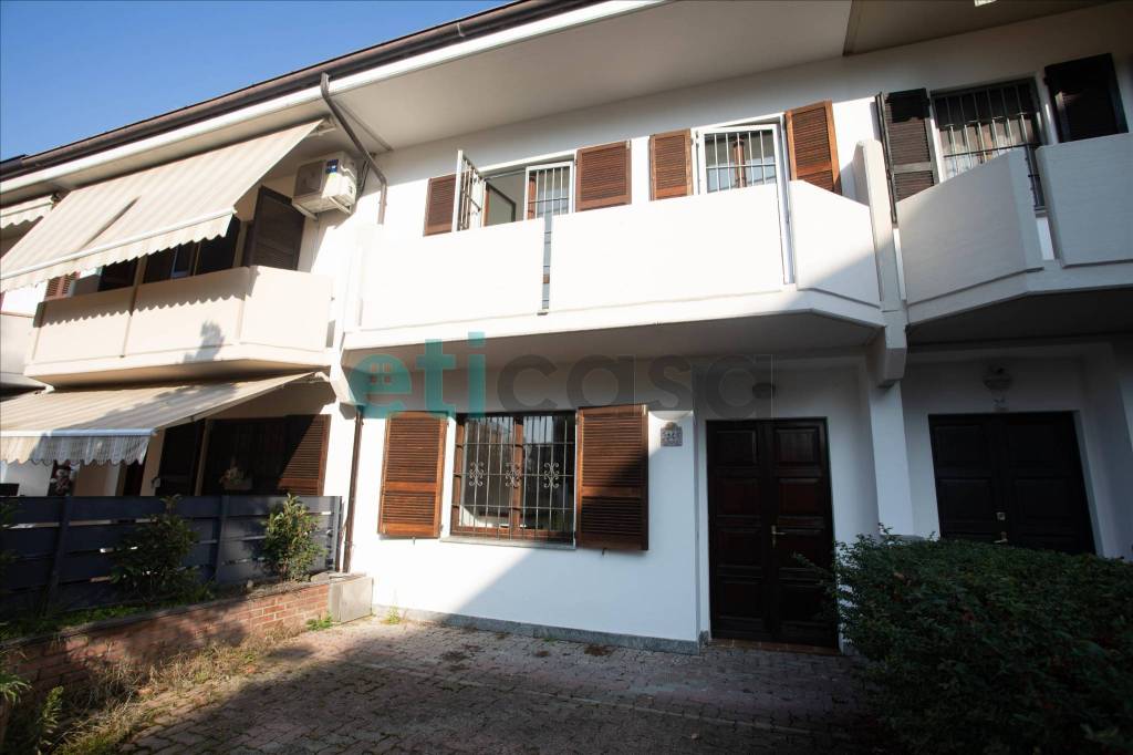 casa indipendente in vendita a Rottofreno