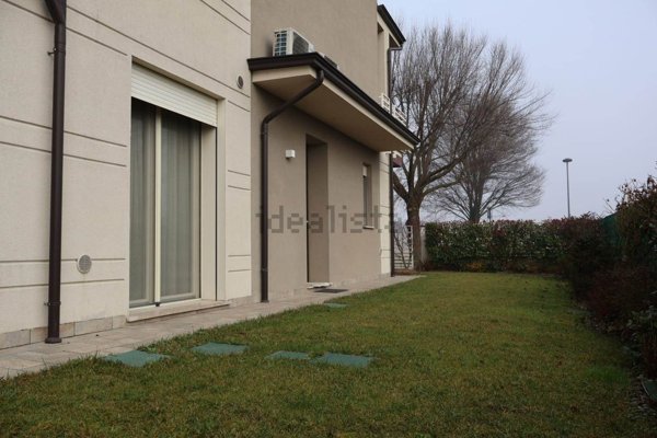casa indipendente in vendita a Rottofreno