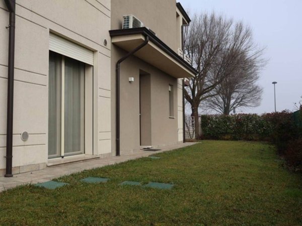 casa indipendente in vendita a Rottofreno