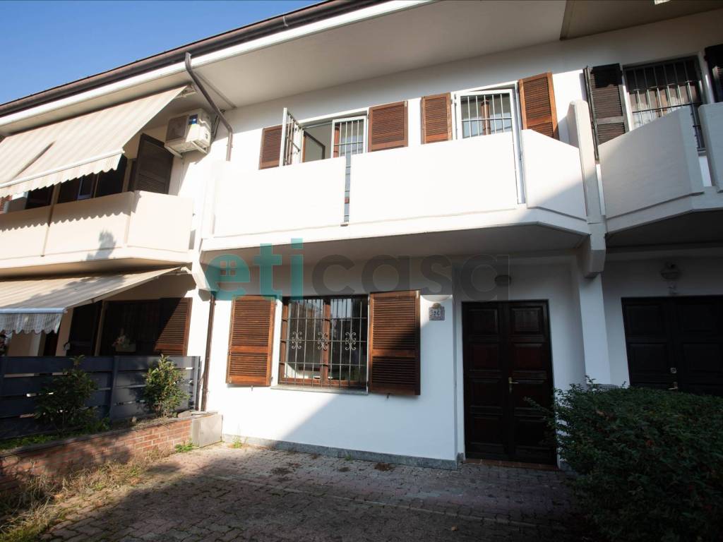 casa indipendente in vendita a Rottofreno