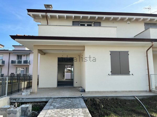 casa indipendente in vendita a Rottofreno