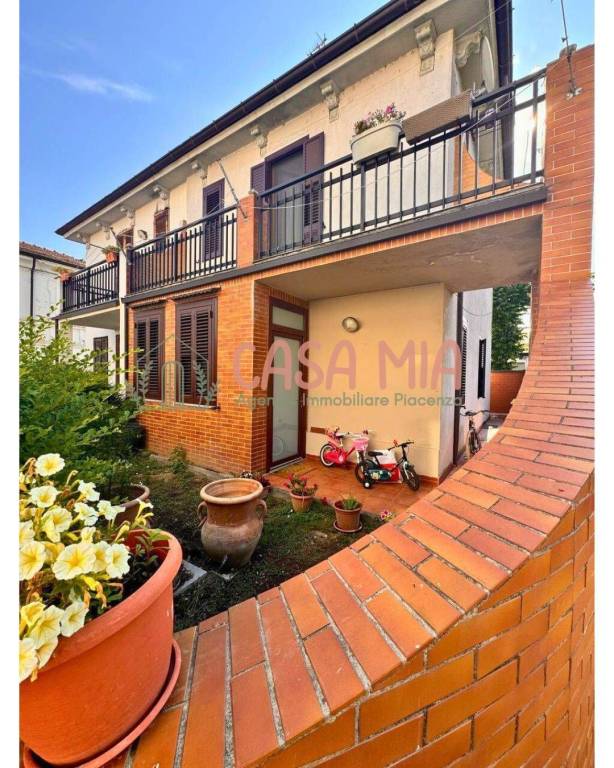 casa indipendente in vendita a Rottofreno