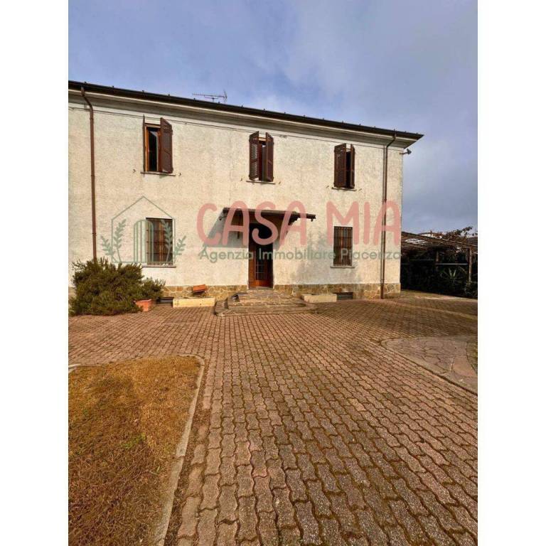 casa indipendente in vendita a Rottofreno