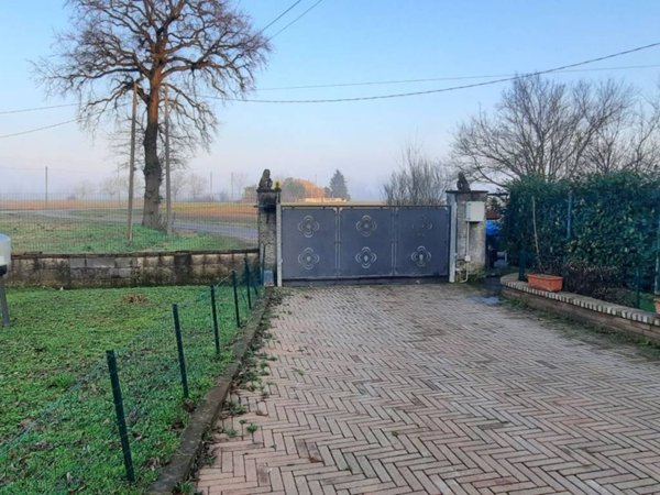 casa indipendente in vendita a Rottofreno