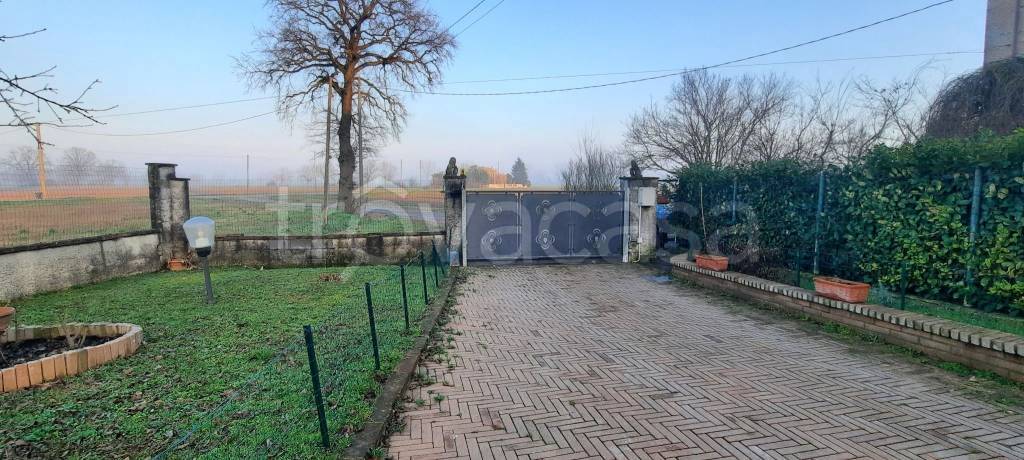 casa indipendente in vendita a Rottofreno