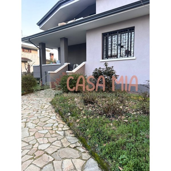 casa indipendente in vendita a Rottofreno
