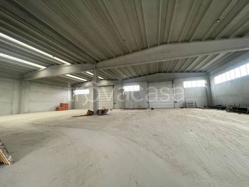 locale commerciale in vendita a Rottofreno