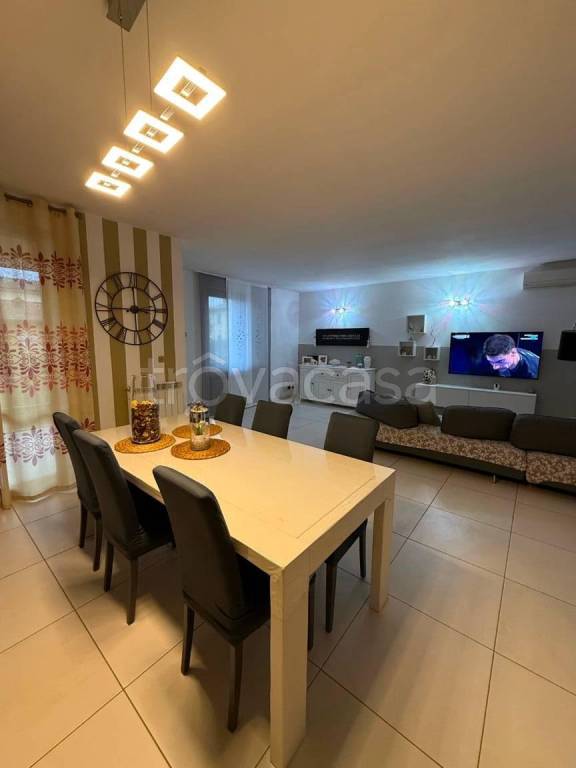 casa indipendente in vendita a Rottofreno