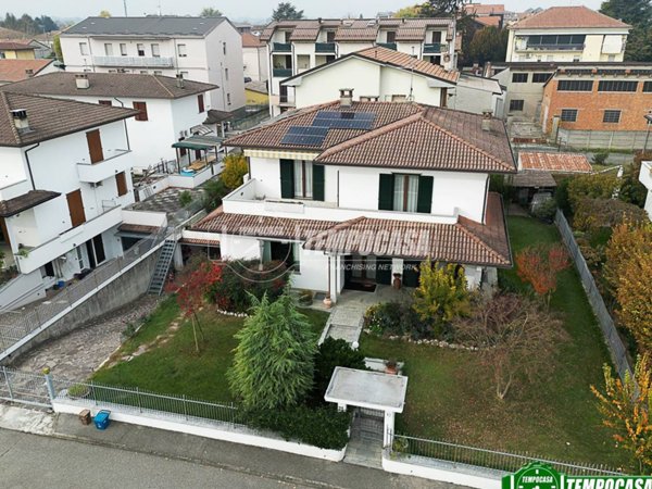 casa indipendente in vendita a Rottofreno
