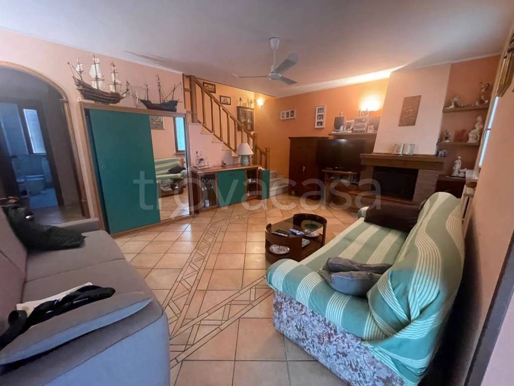 casa indipendente in vendita a Rottofreno
