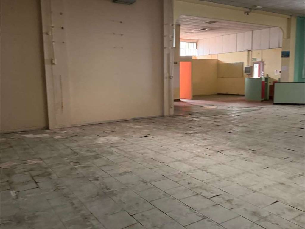 locale commerciale in vendita a Rottofreno