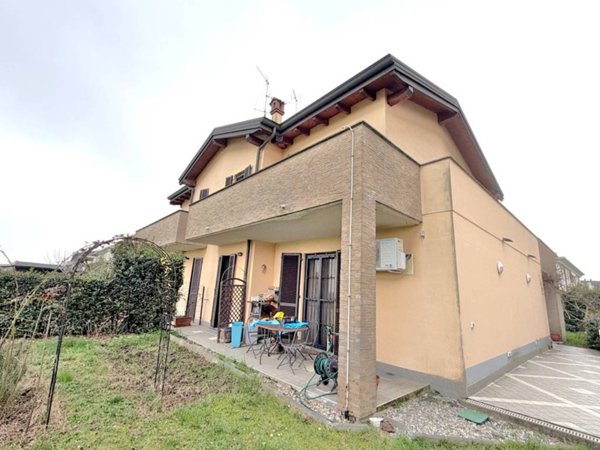 casa indipendente in vendita a Rottofreno