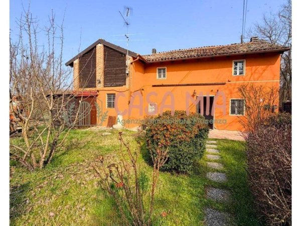 casa indipendente in vendita a Rottofreno