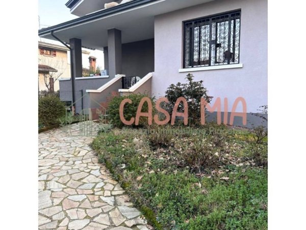casa indipendente in vendita a Rottofreno