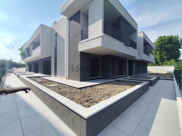 casa indipendente in vendita a Rottofreno