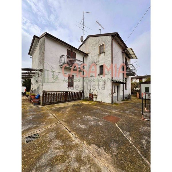 casa indipendente in vendita a Rottofreno