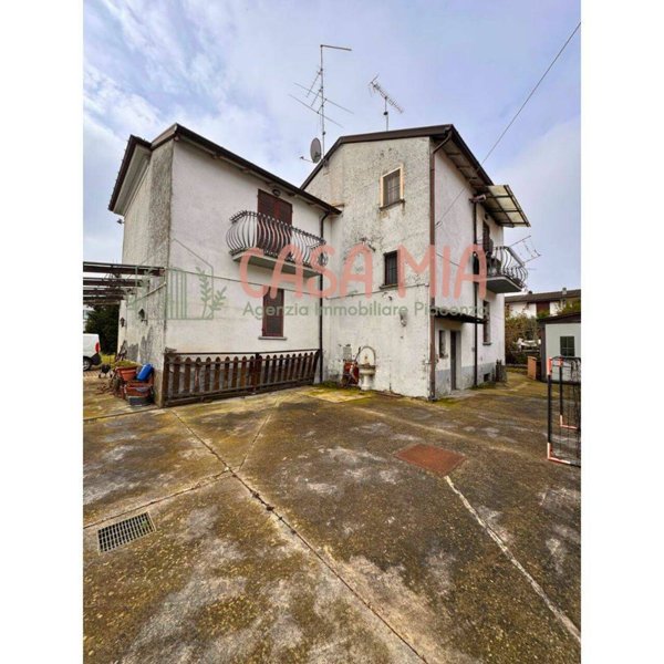 casa indipendente in vendita a Rottofreno