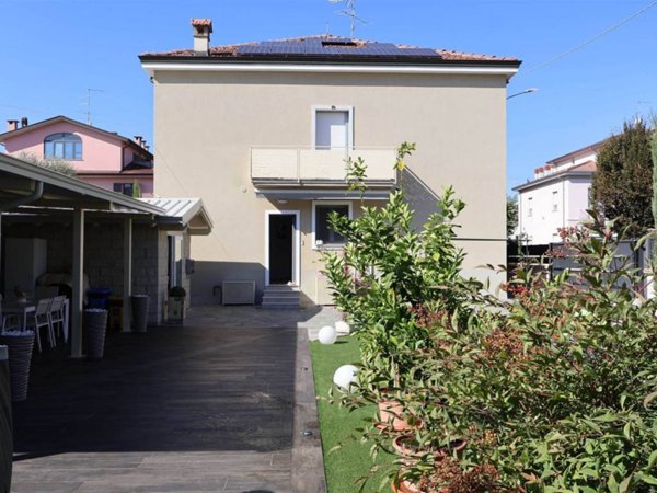 casa indipendente in vendita a Rottofreno